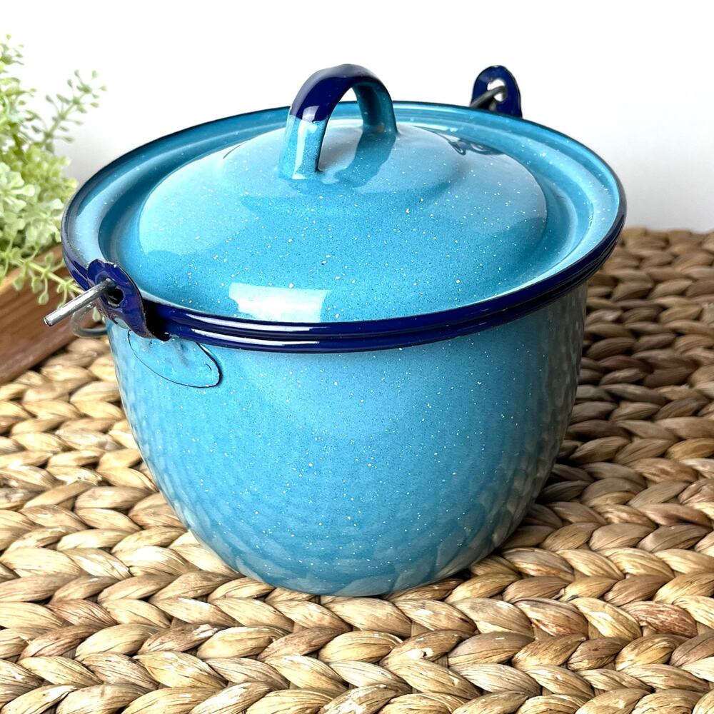 1.5 Quart Enamelware Metal Pot w/ Lid Turquoise Blue White Speckles Navy Accents